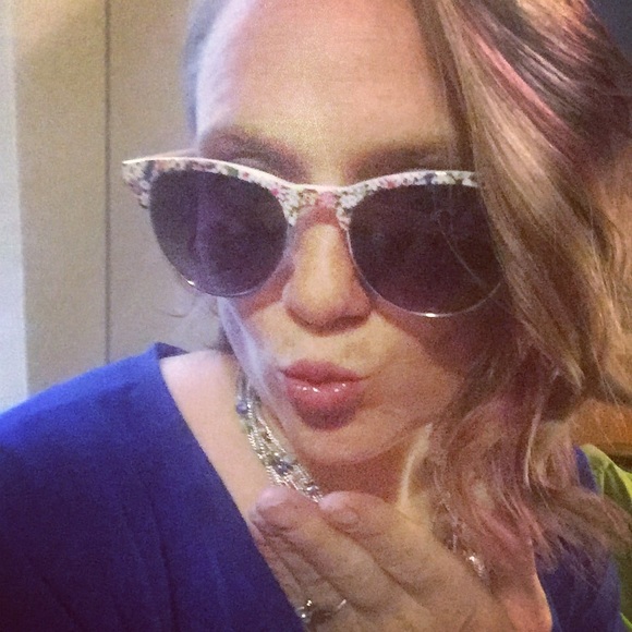 Meet your Posher, Kat - Picture 3 of 8